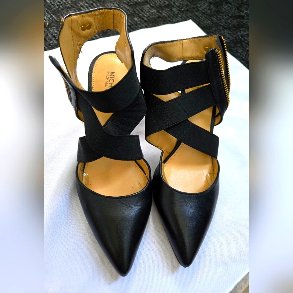 Size 6 Micheal Kors Heels Gold Hardware